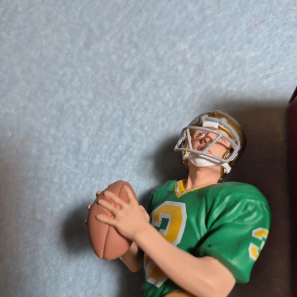 Hallmark Keepsake Ornament 1998 Joe Montana Notre Dame Football QXI6843